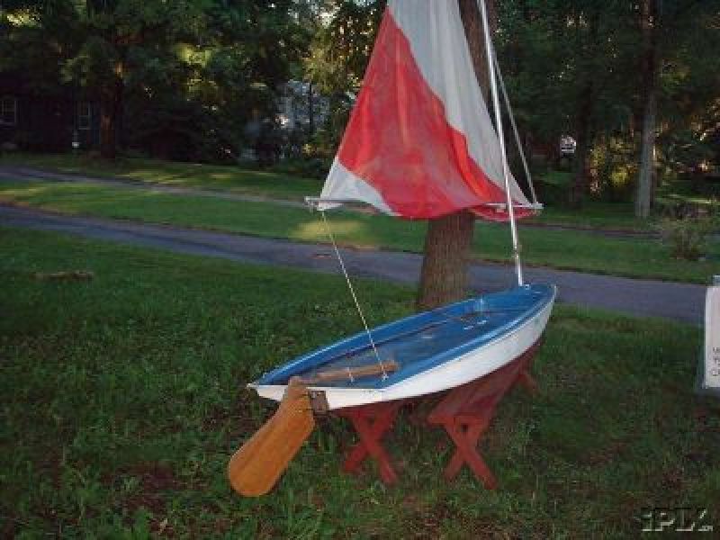 Skate Sailboat by Lincoln Fiberglass